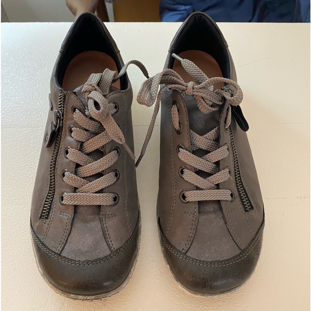 Aetrex like new grey shoes